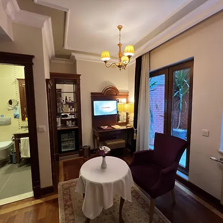Glk Premier Regency Suites&spa 3*