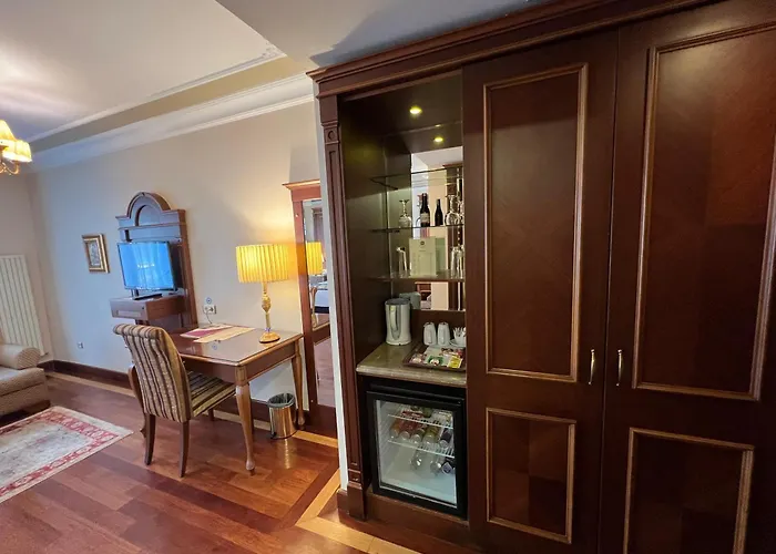 Glk高级丽晶酒店 3*