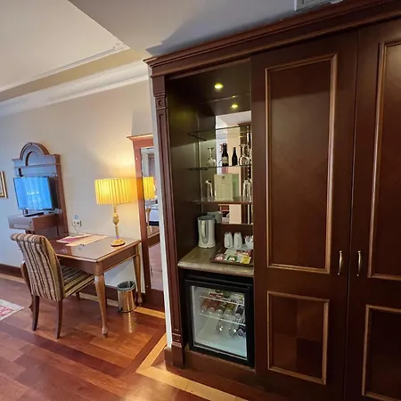 Glk Premier Regency Suites&spa 3*