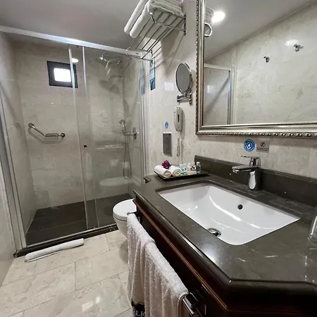 Glk Premier Regency & Hotel 3*